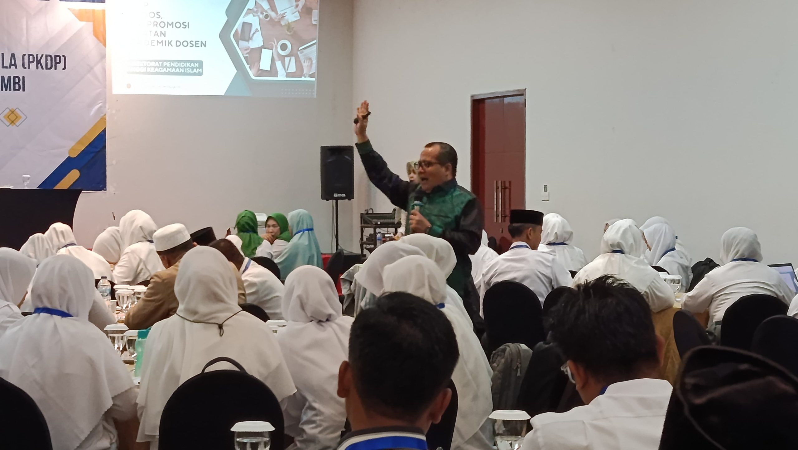 Hadir langsung Kusubdit Ketenagaan Dirjen Pendis beri materi Karier dan Jabatan Dosen dalam kegiatan PKDP UIN Jambi